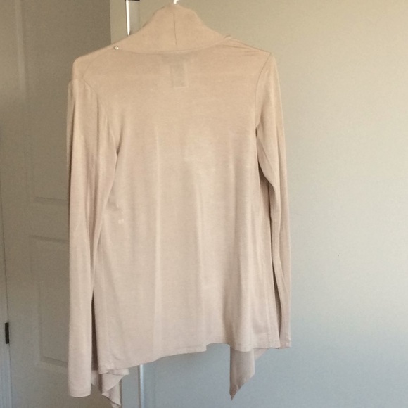 Beige top with beaded edge - Picture 4 of 5